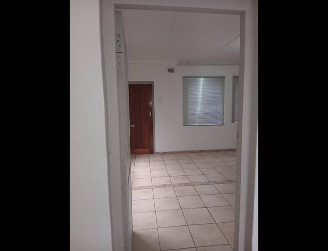1 BEDROOM ROOM TO LET IN RESERVOIR HILLS